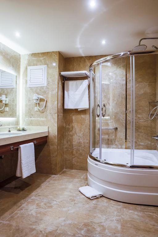Royal Hotel Инегель Номер фото