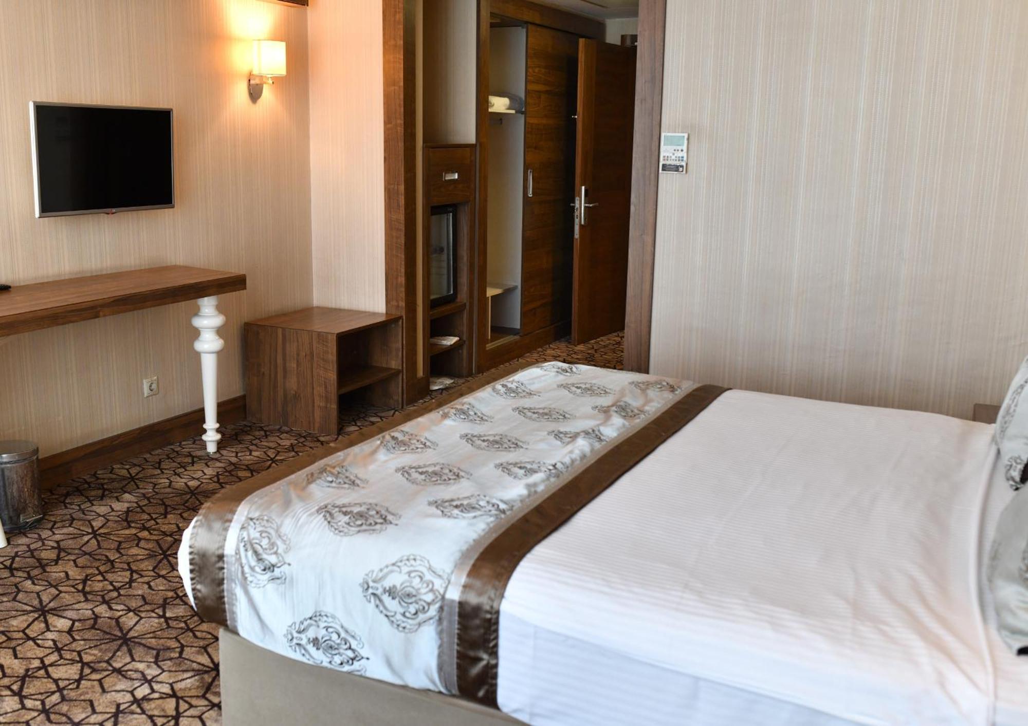 Royal Hotel Инегель Экстерьер фото