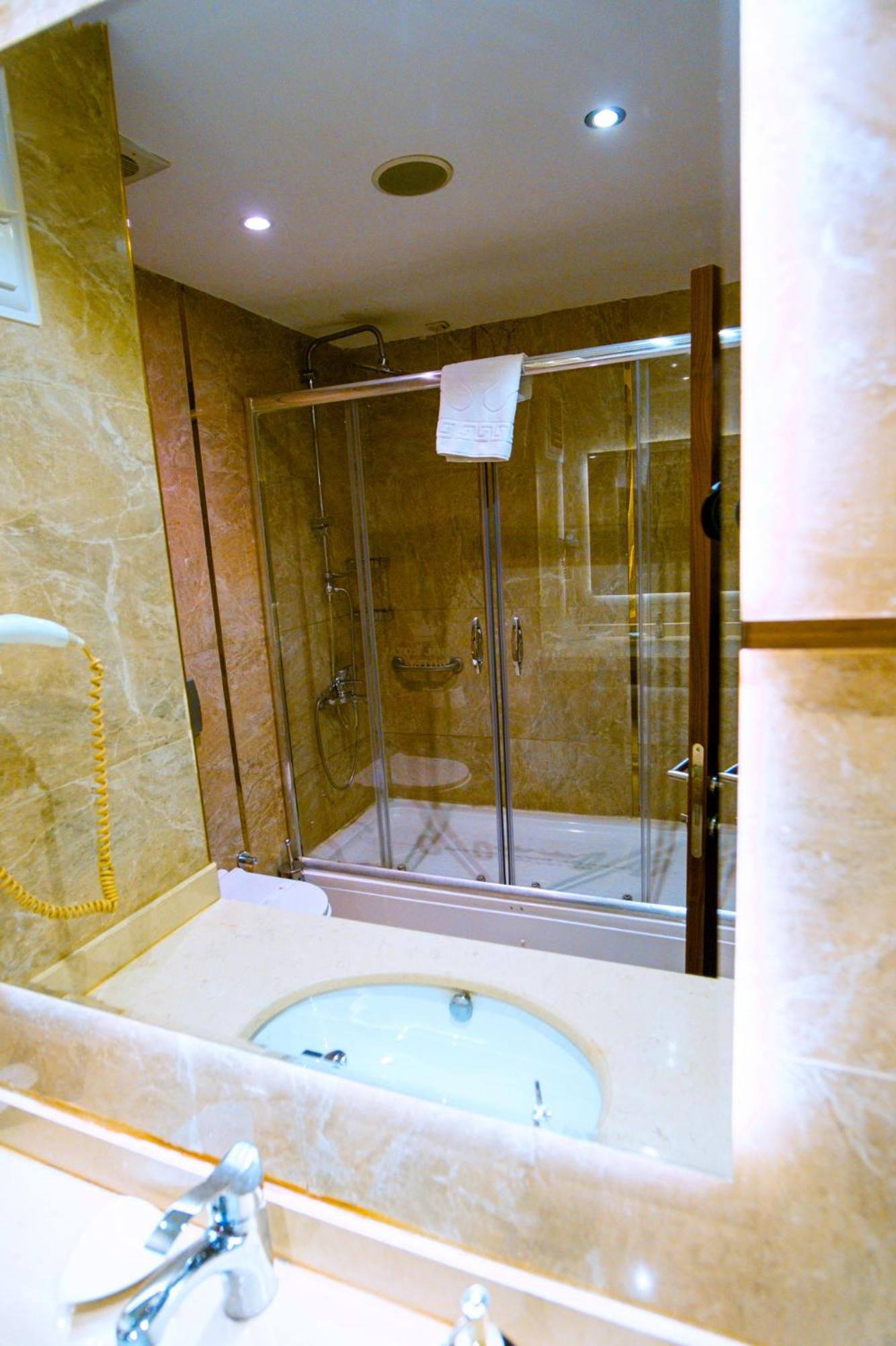 Royal Hotel Инегель Экстерьер фото