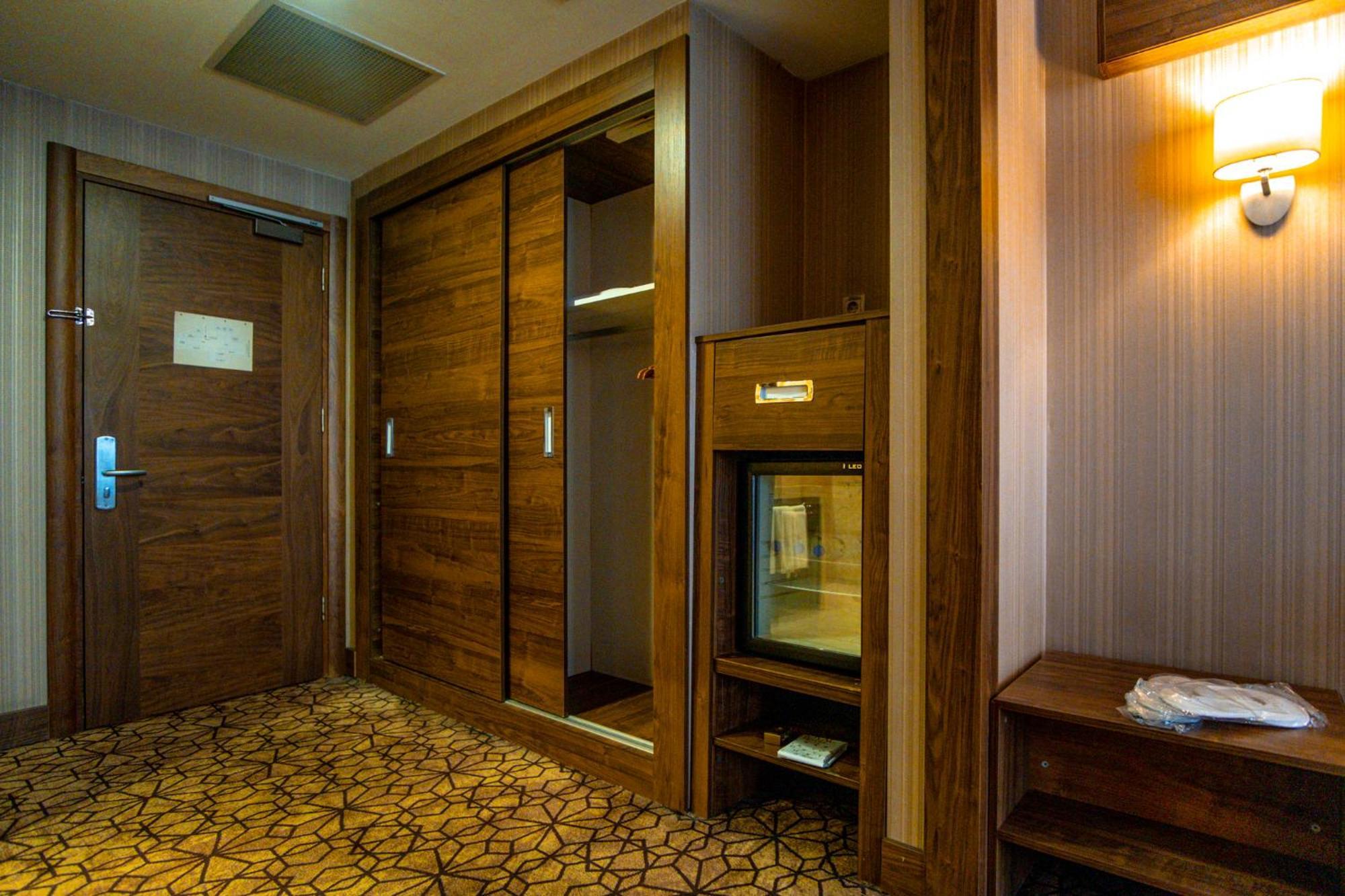 Royal Hotel Инегель Экстерьер фото